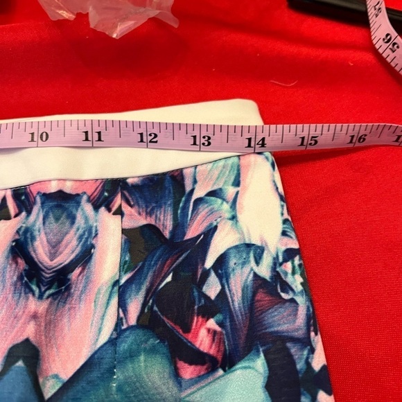 Tobi Short Mini Skirt Abstract Print Front slits PREOWNED/USED - Picture 14 of 14